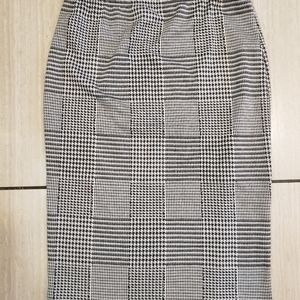 Plaid pencil skirt. Size L 8/10